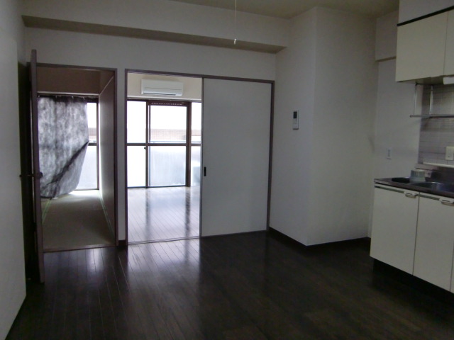 Living and room. It will be in a room photo of the same type by the room. 