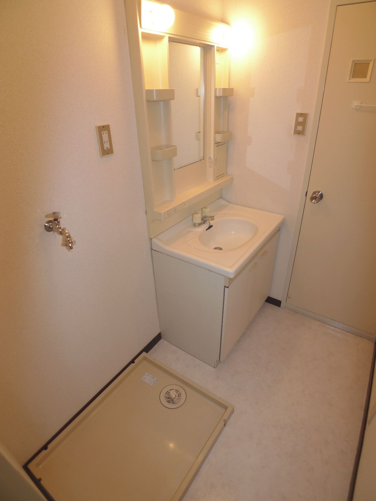 Washroom. Wash dressing room