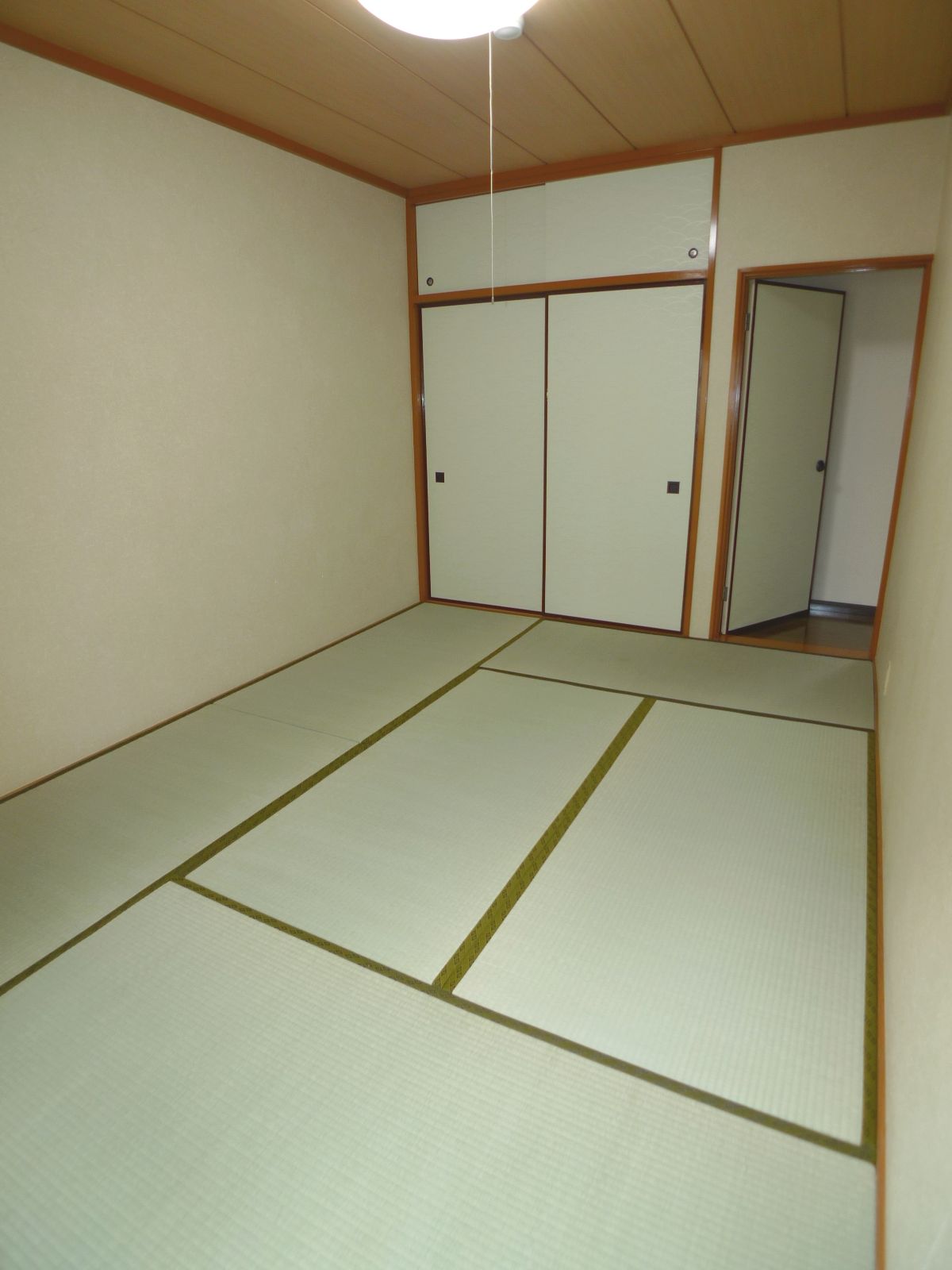 Living and room. Japanese-style room 6 quires