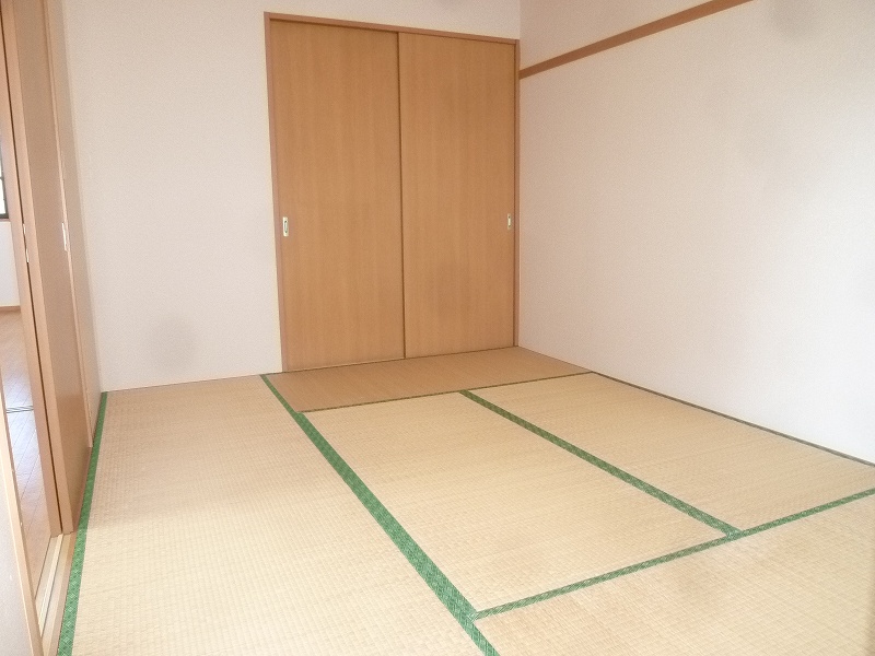 Other room space. Japanese-style room 6 tatami