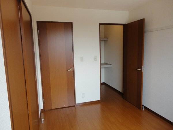 Receipt. Walk-in closet