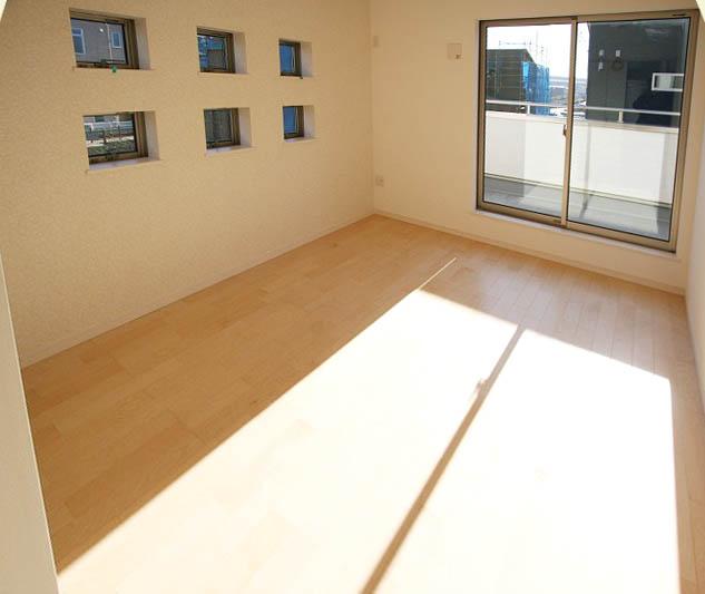 Other introspection. Outstanding storage capacity of a walk-in closet with