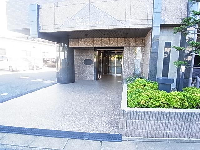 Entrance. Common areas