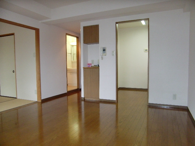 Living and room. It will be in a room photo of the inverted type 3F. 