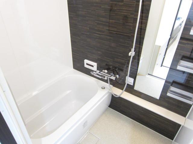 Bathroom. Indoor (12 May 2013) Shooting