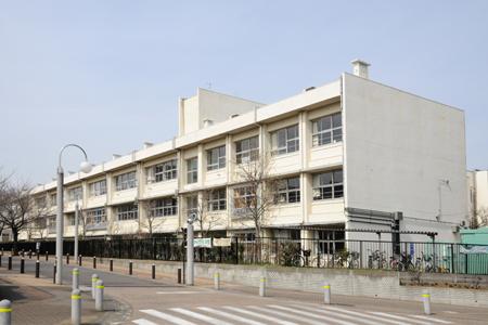 Junior high school. 1215m until Wako municipal second junior high school