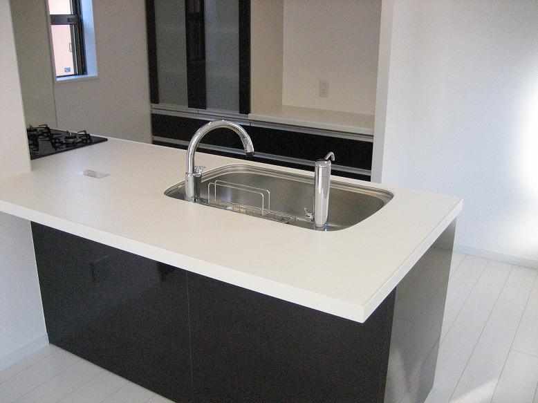 Kitchen. Counter with cafe-style kitchen ・  ・  ・ It is with a dishwasher