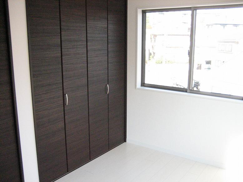 Non-living room. Third floor bedroom