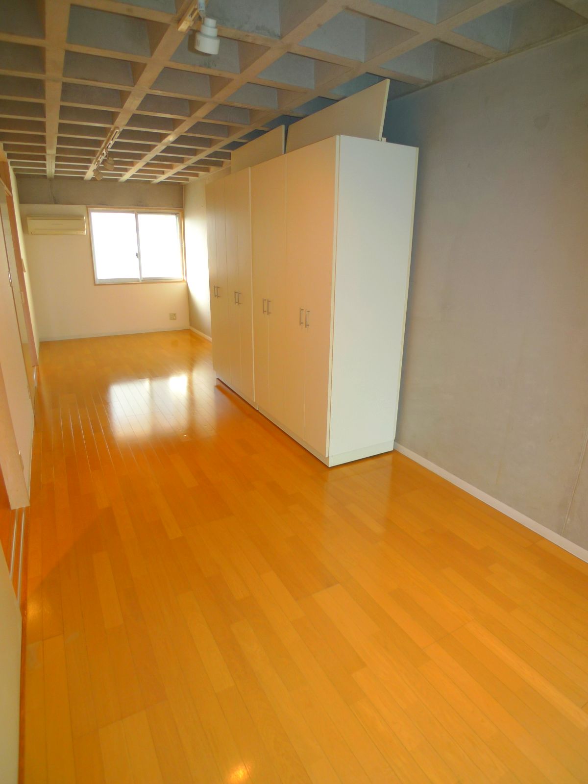 Living and room. Movable closet