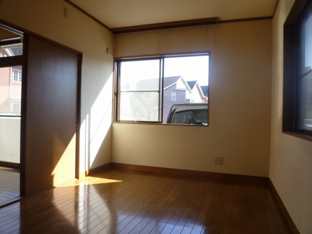 Living and room. Western-style 6 Pledge