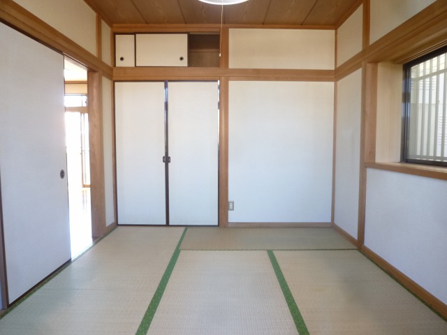 Other room space. Japanese-style room 6 tatami