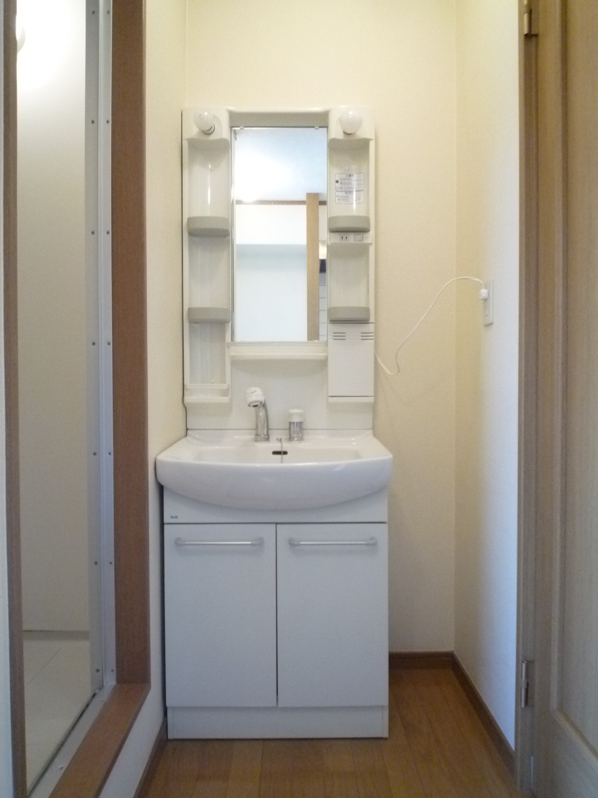 Washroom. Rakuchin also re-morning sleep of habit!