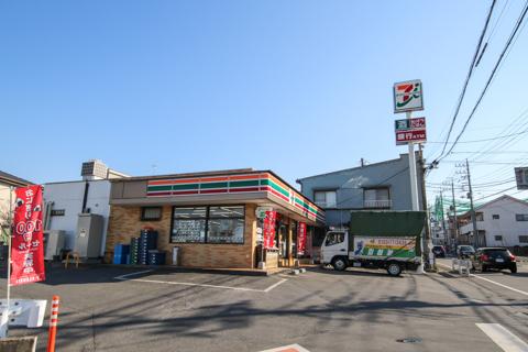 Convenience store. Until the Seven-Eleven 50m walk 1 minute