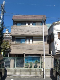 Building appearance. Within walking distance from the train station! Women limited condominium