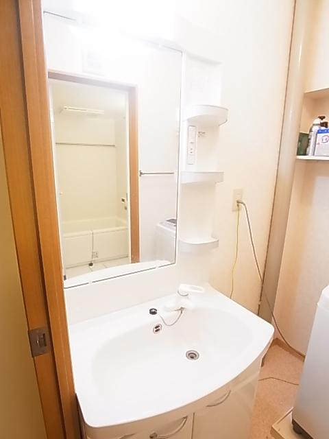 Wash basin, toilet. Indoor (10 May 2013) Shooting