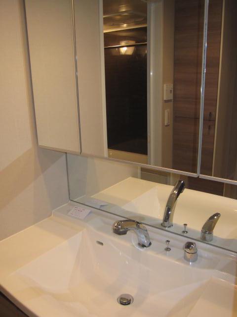 Wash basin, toilet. Indoor (11 May 2013) Shooting