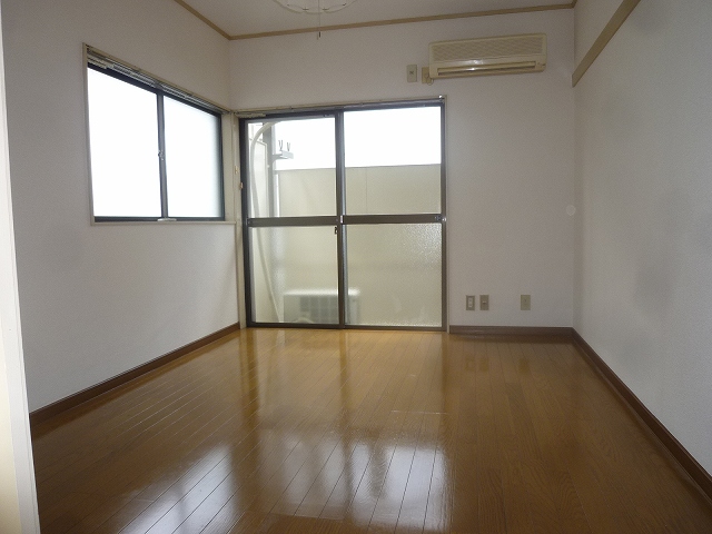 Living and room. Corner room two-sided lighting