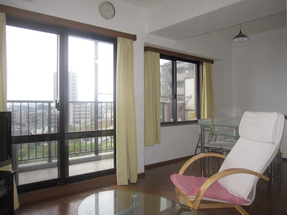 Living. Living-dining