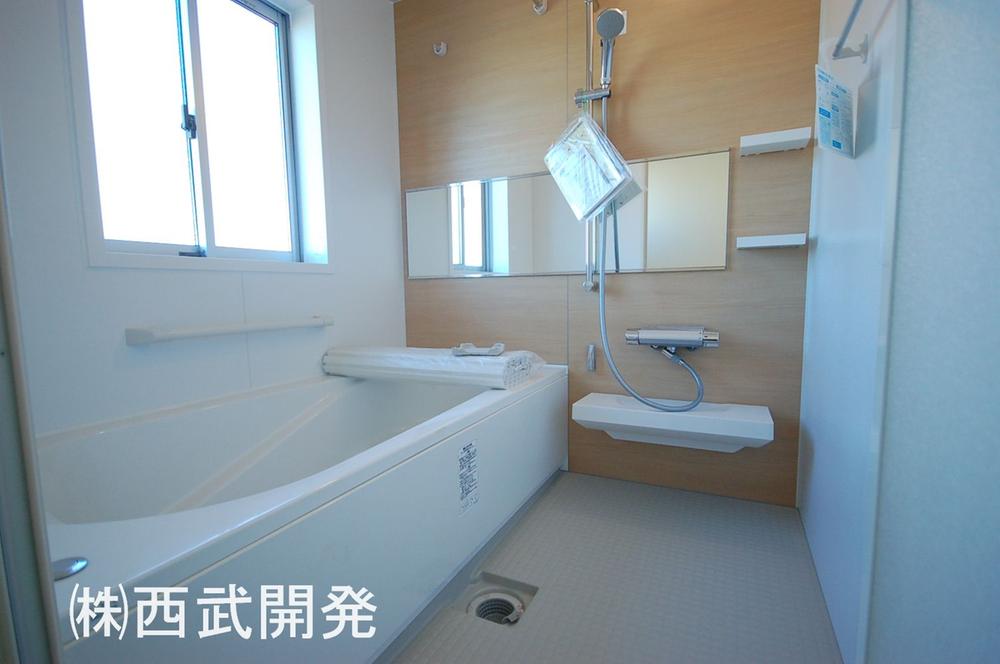 Bathroom. Indoor (10 May 2013) Shooting We chose the accent panel of fallen One color. 