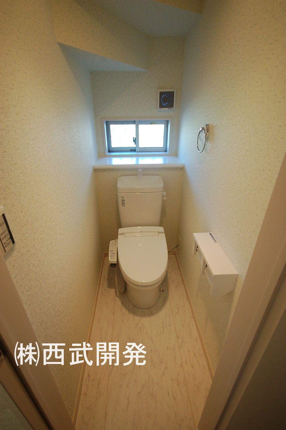 Toilet. Indoor (10 May 2013) Shooting