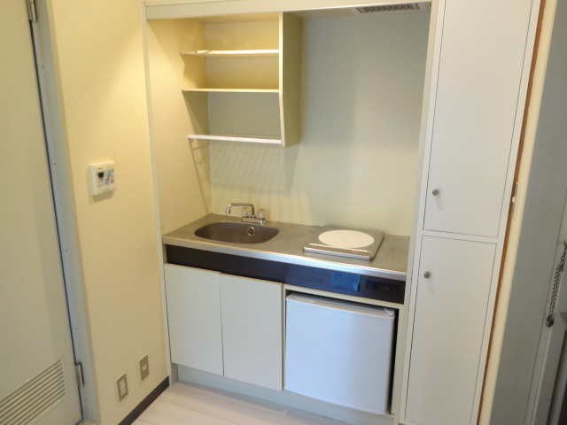 Kitchen. IH heater cleaning a breeze