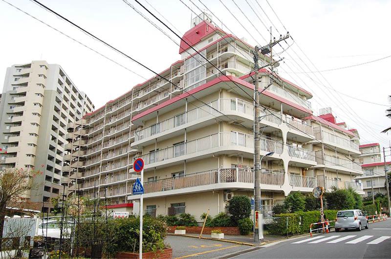 Local appearance photo. 3 along the line 2 Station is available. Access to the city center is also good!