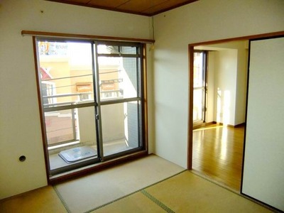 Living and room. Living next to the Japanese-style room