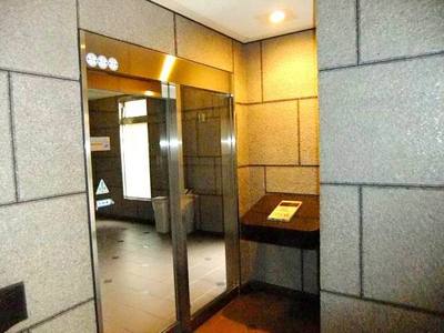 Entrance. Entrance door auto lock!