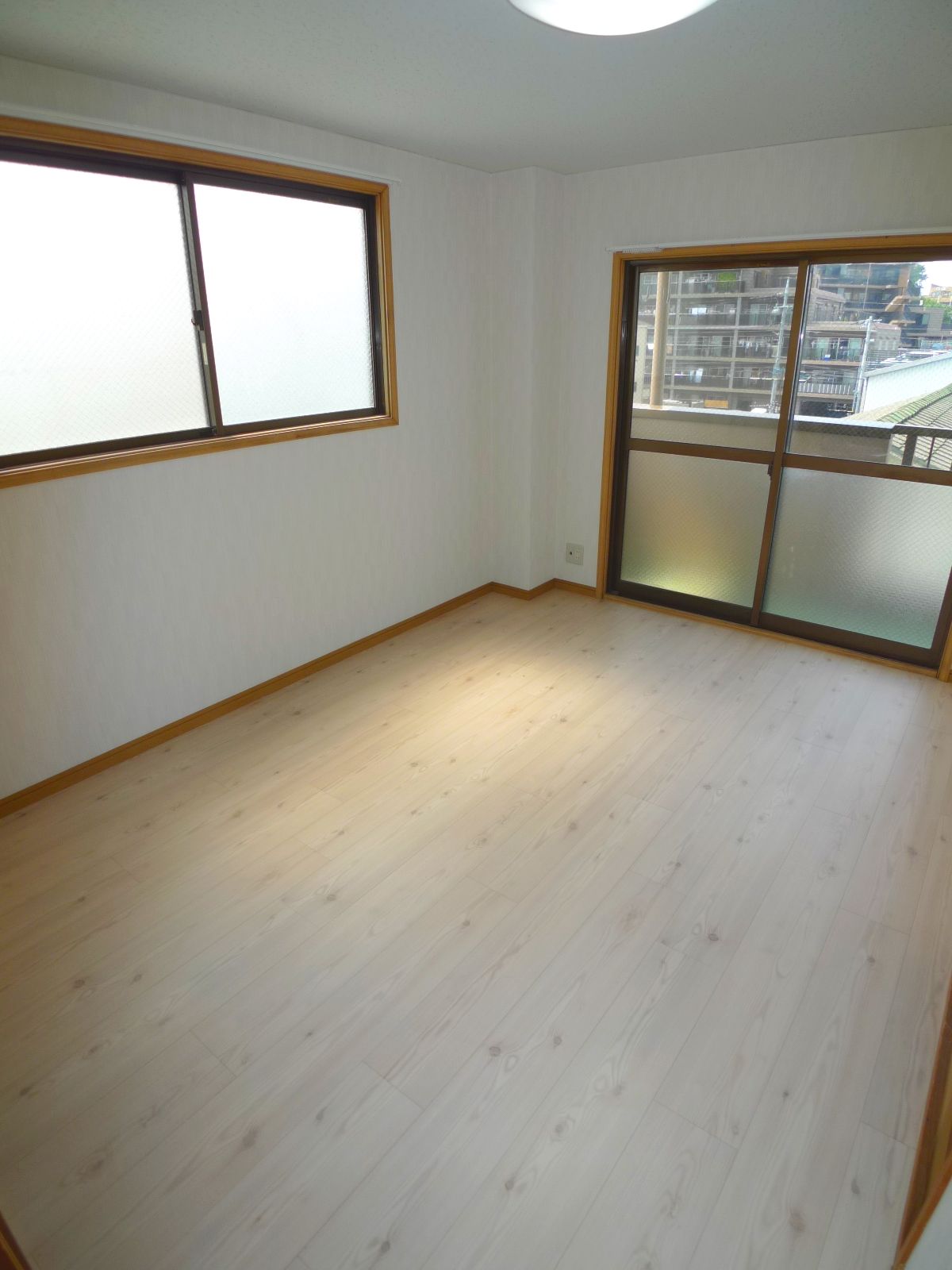 Living and room. Two-sided lighting