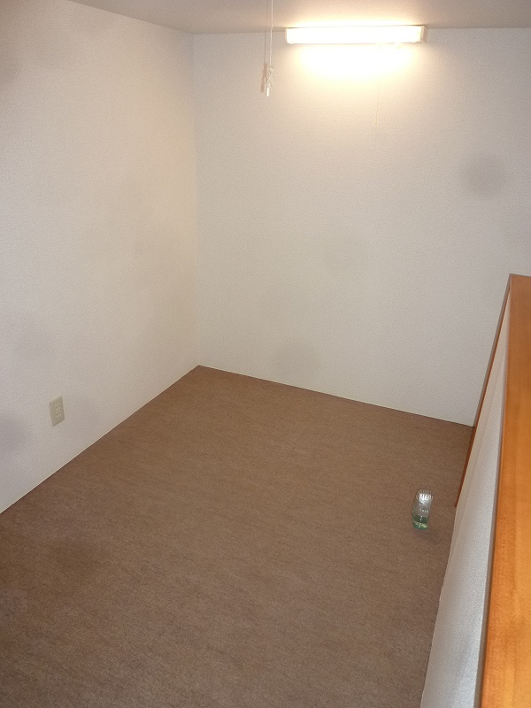 Other room space. Loft about 3 Pledge