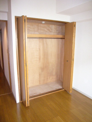 Receipt. Western-style closet