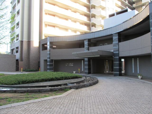 Entrance. Common areas