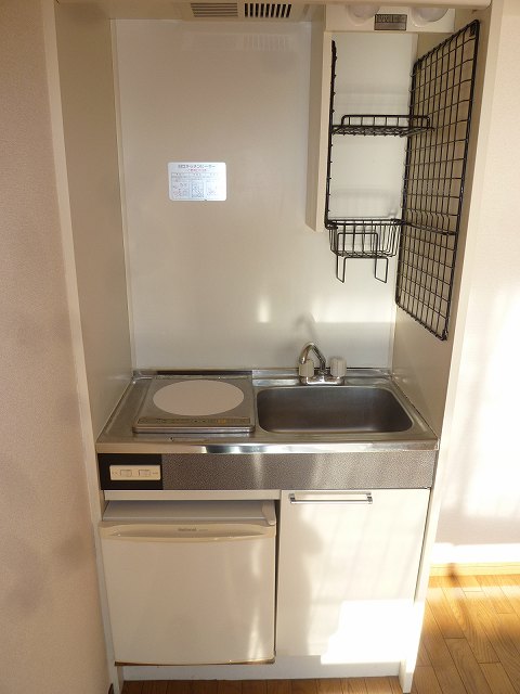 Kitchen. IH stove ・ With mini fridge