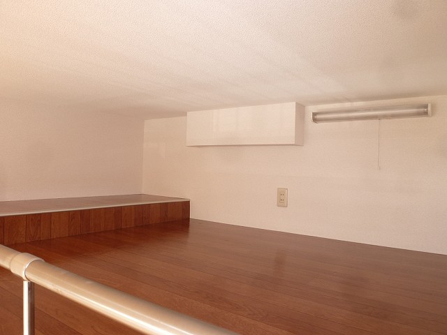 Other room space. Loft space