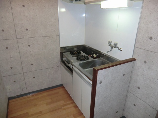 Kitchen. Two-burner gas stove is installed Allowed