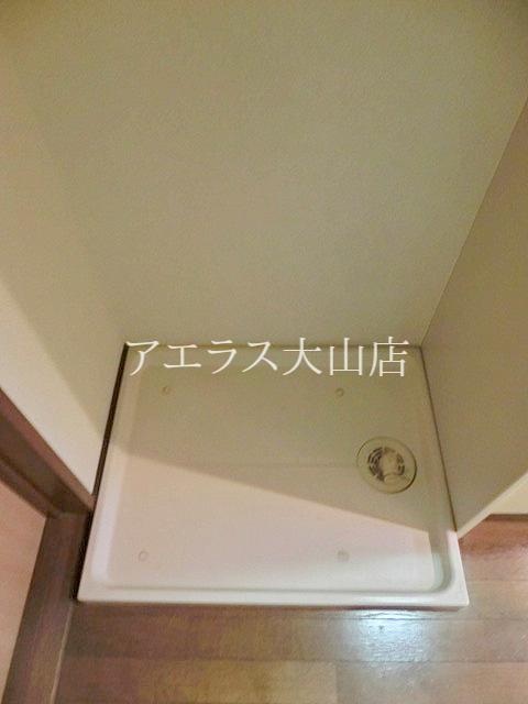 Washroom. Washing machine Storage