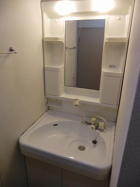 Washroom. It will be in the photo of the other rooms