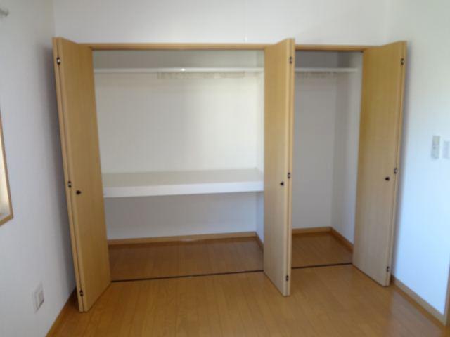 Other. You can also apply a 6-mat Western-style storage long coat