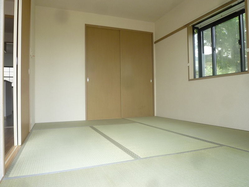 Other room space. Japanese-style room 6 tatami Room with a bay window