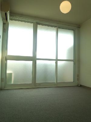 Living and room. 1F flooring, Laying 2F rug