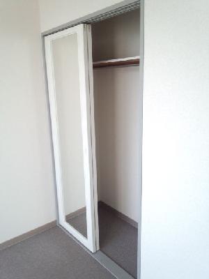 Receipt. Plenty of storage closet