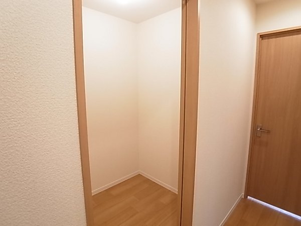 Receipt. Walk-in closet