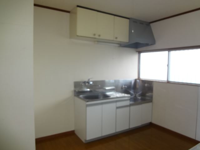Kitchen. Easy cooking in the two-burner stove. You can also ventilation in there window