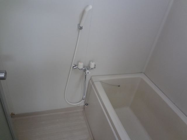 Bath. Bathing with cleanliness