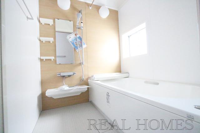 Bathroom. Indoor (10 May 2013) Shooting 12 Building