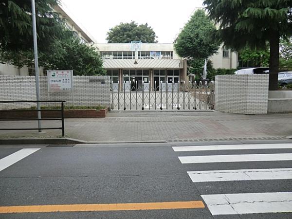 Junior high school. The second up to junior high school 970m walk 13 minutes