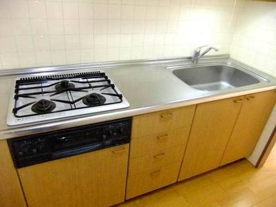 Kitchen. 3-burner stove in the kitchen