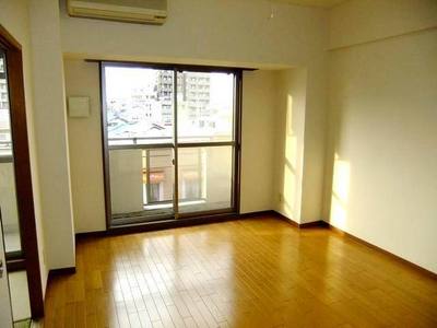 Living and room. Living (flooring, Pre-air conditioning installation)