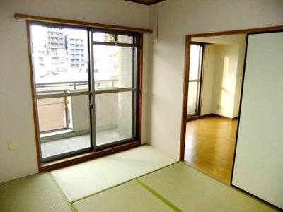 Living and room. Japanese-style room (no shoji)
