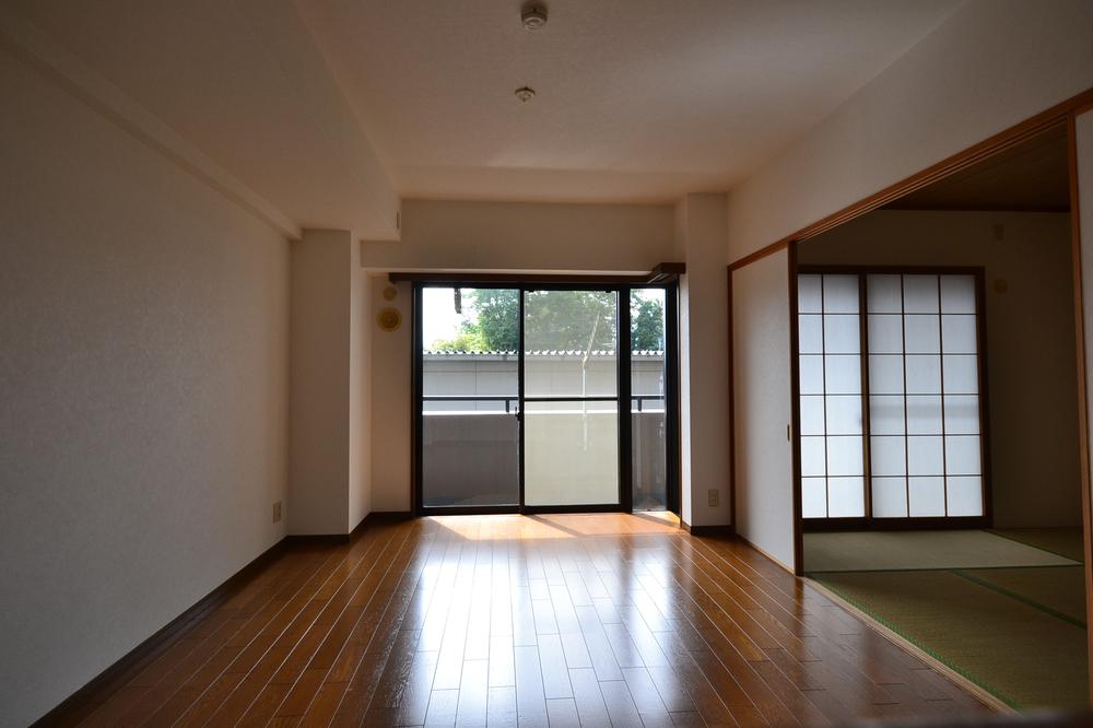 Living. Local (10 May 2013) Shooting